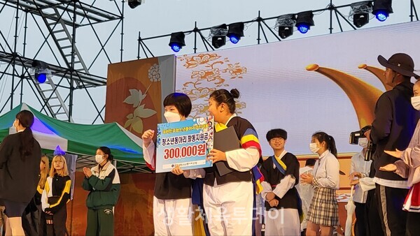충남교육감상을 수상한 용문초등학교의 사물놀이 동아리 '미르' ﻿©한국청소년동아리연맹