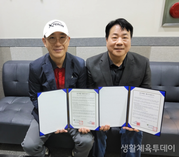 장애인 체육 활성화와 골프를 통한 사회통합 실현을 위한 업무협약(MOU)을 체결한 (사)한국프로골프연맹 김경연 사무총장과 (사)세종장애인체육발전포럼 배규현 이사장 (한국프로골프연맹 제공, 재판매 및 DB 금지)